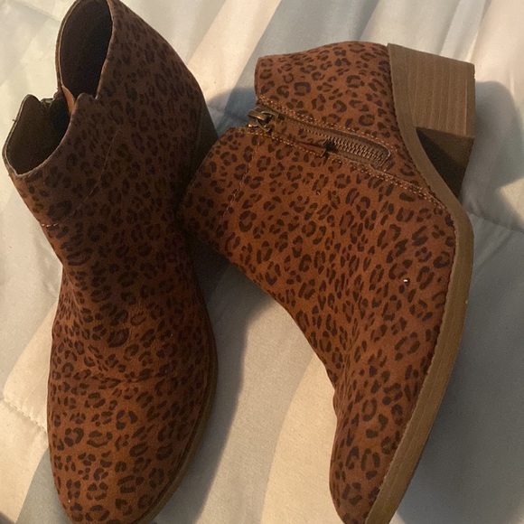 Shoes - Picture 2 of 2